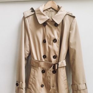 Lovely Calvin Klein Rain Trenchcoat in Biege
